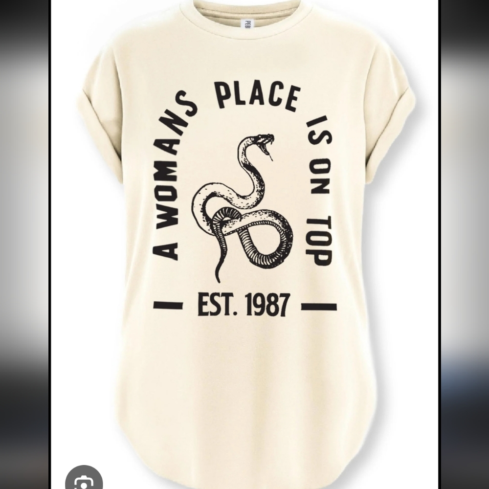Graphic Short Sleeve Tee in Cream with Snake Print - Picture 2 of 5